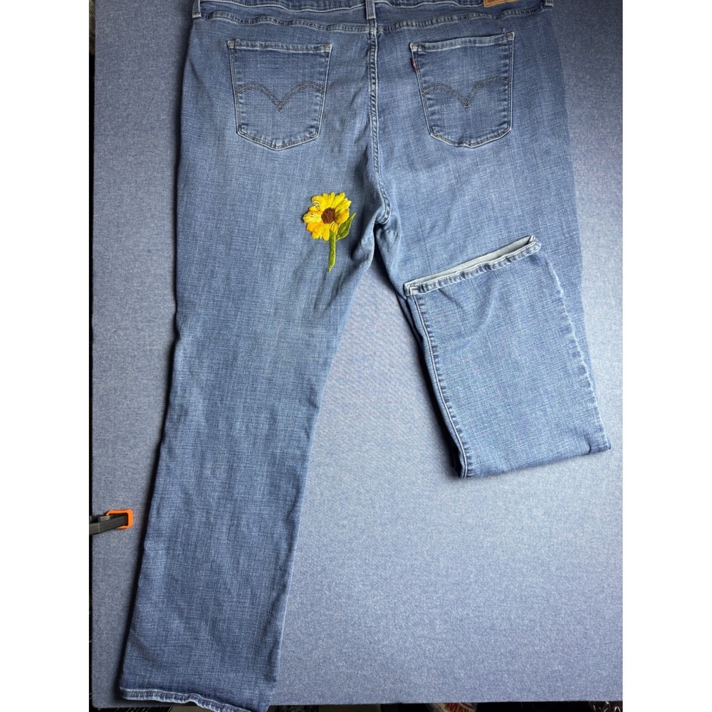 Levis Classic Bootcut Jeans Womens 24W 
 Embroidered Sunflower Medium Wash Boho